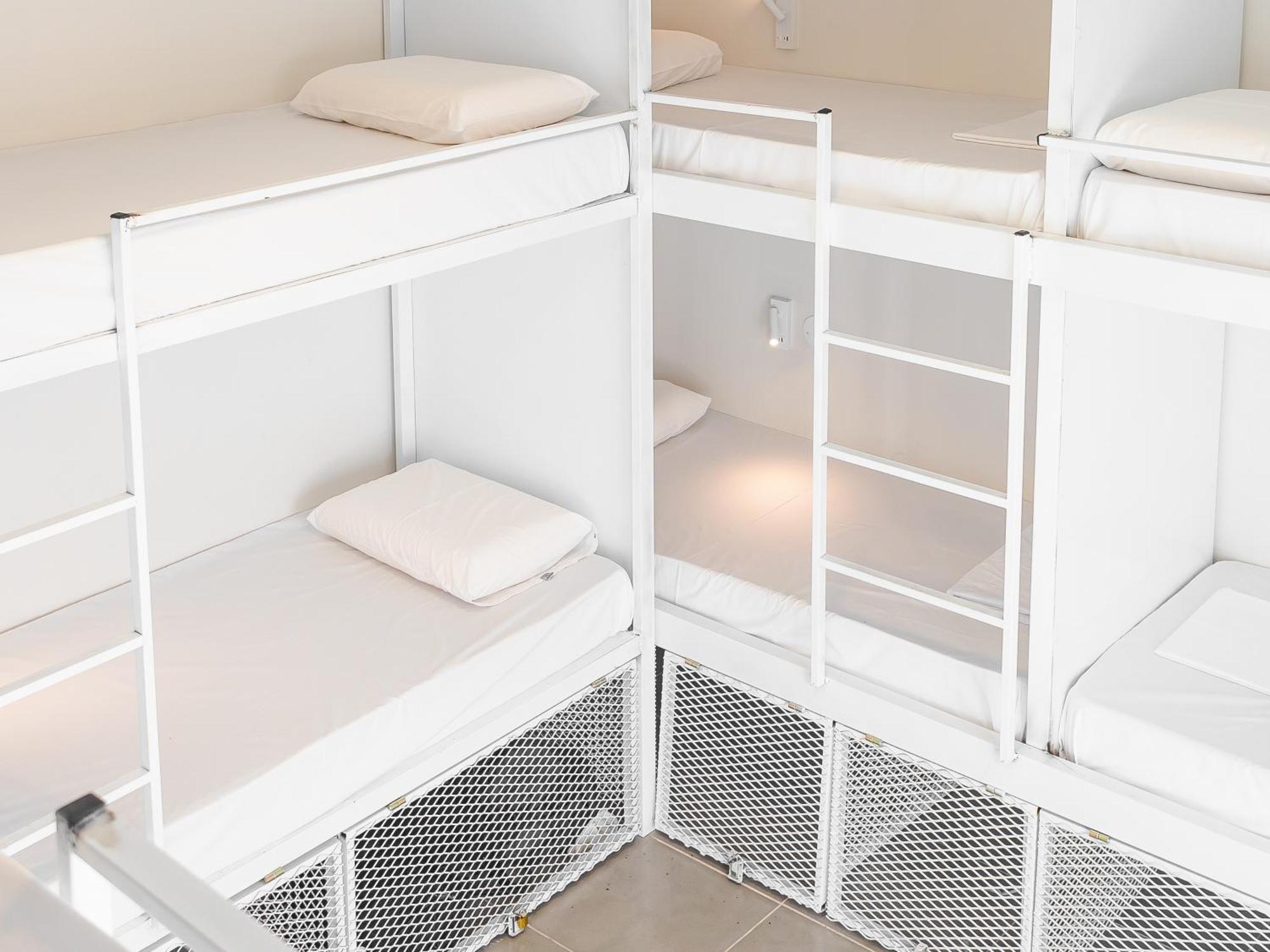 Cama em Dormitório Misto com 8 Camas
